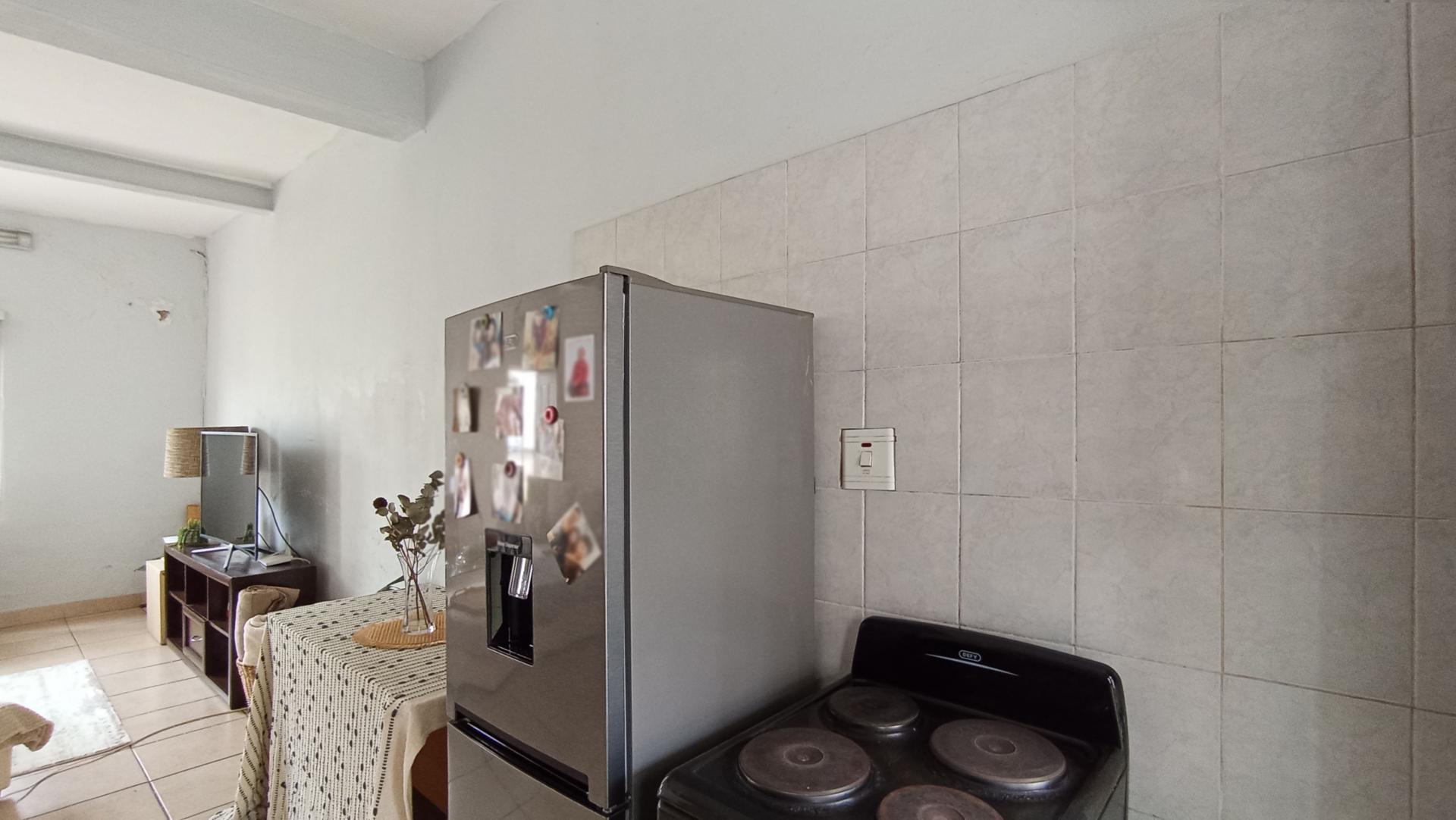 Kitchen - 22 square meters of property in Brixton