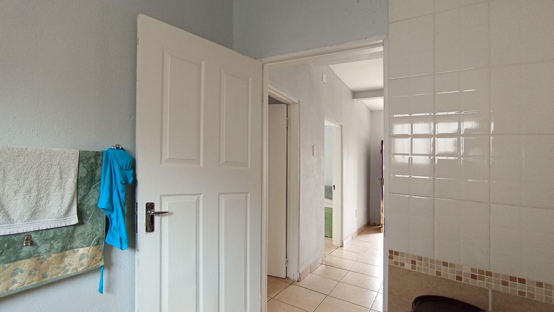 Bathroom 1 - 18 square meters of property in Brixton