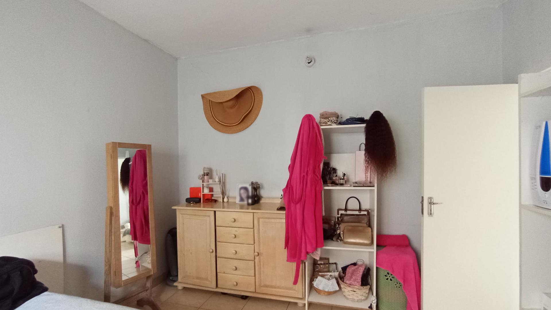 Bed Room 2 - 38 square meters of property in Brixton