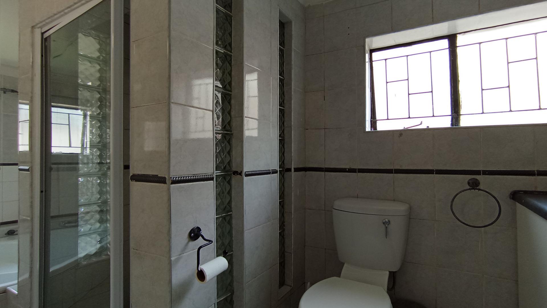 Bathroom 1 - 18 square meters of property in Brixton