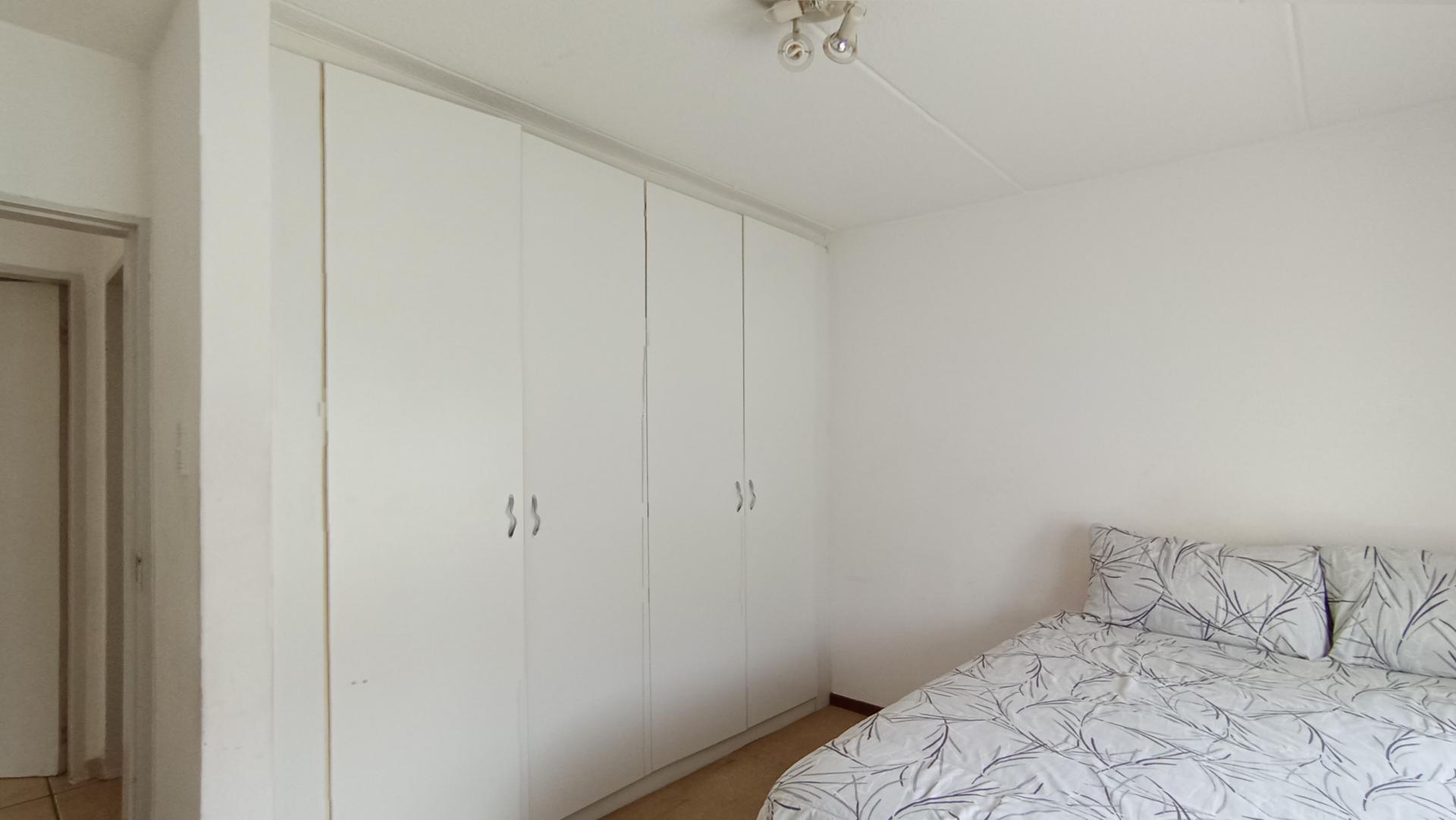 Bed Room 1 - 11 square meters of property in Ormonde