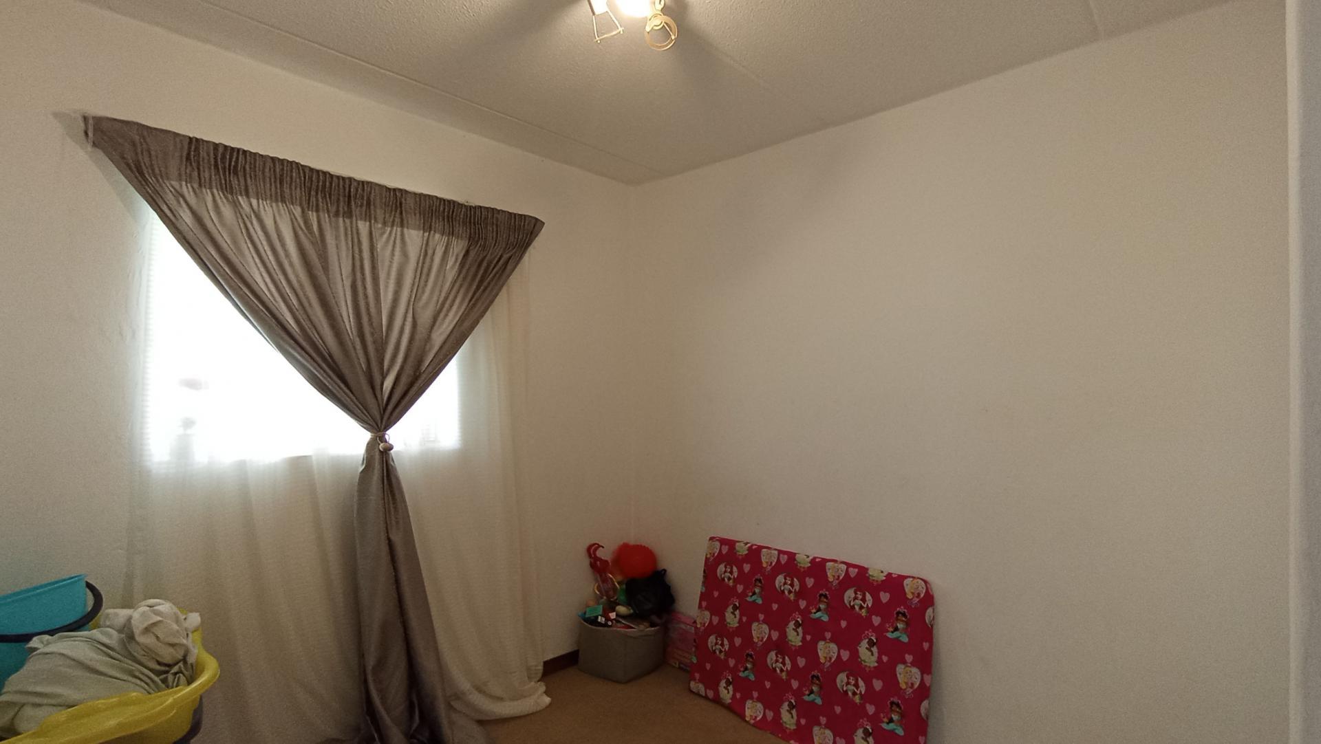 Bed Room 2 - 8 square meters of property in Ormonde