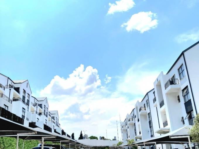 2 Bedroom Simplex for Sale For Sale in Oakdene - MR660064