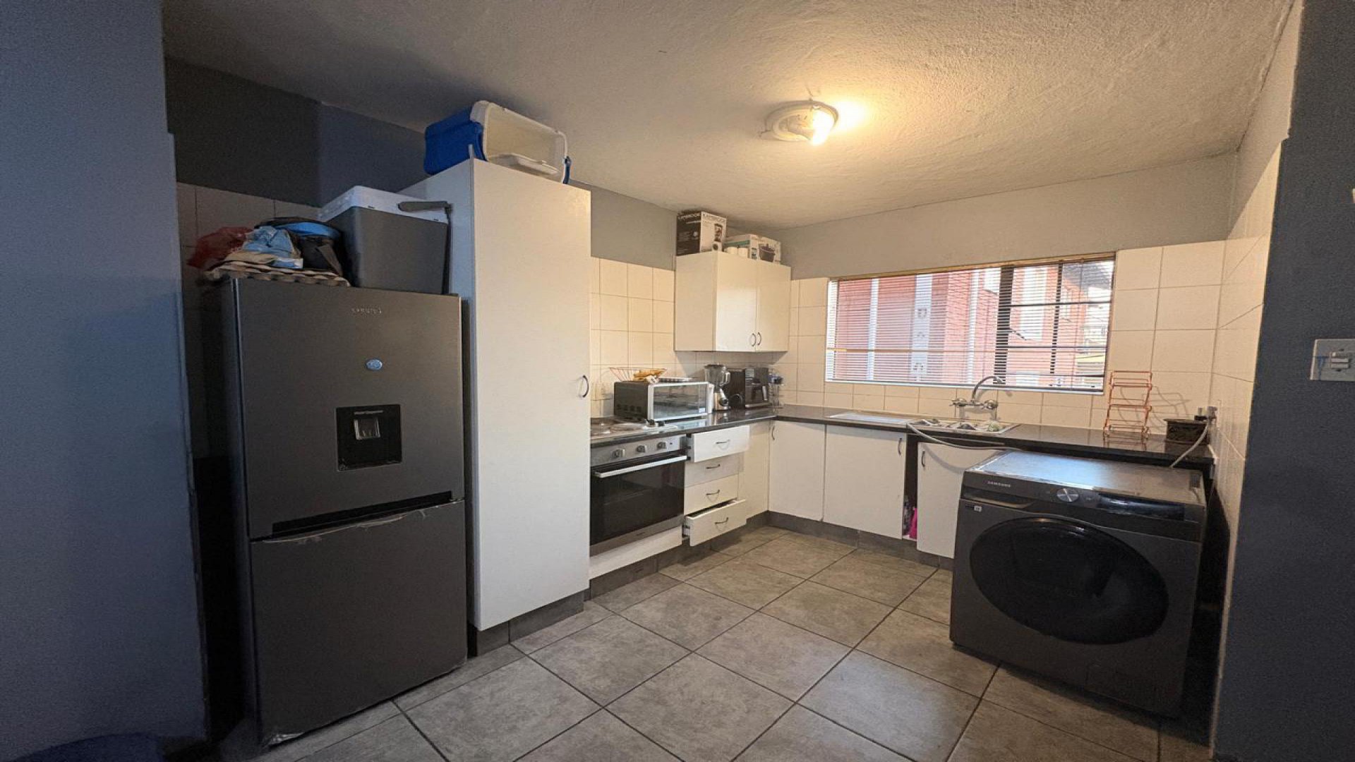 Kitchen of property in Halfway Gardens