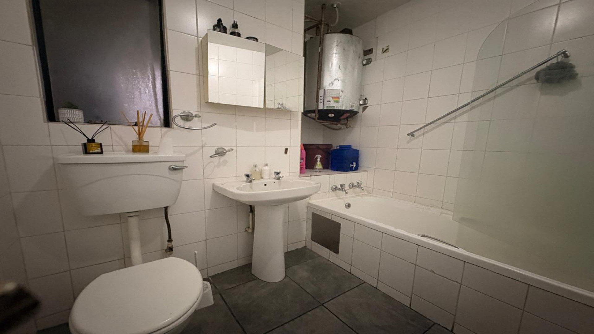 Bathroom 1 of property in Halfway Gardens