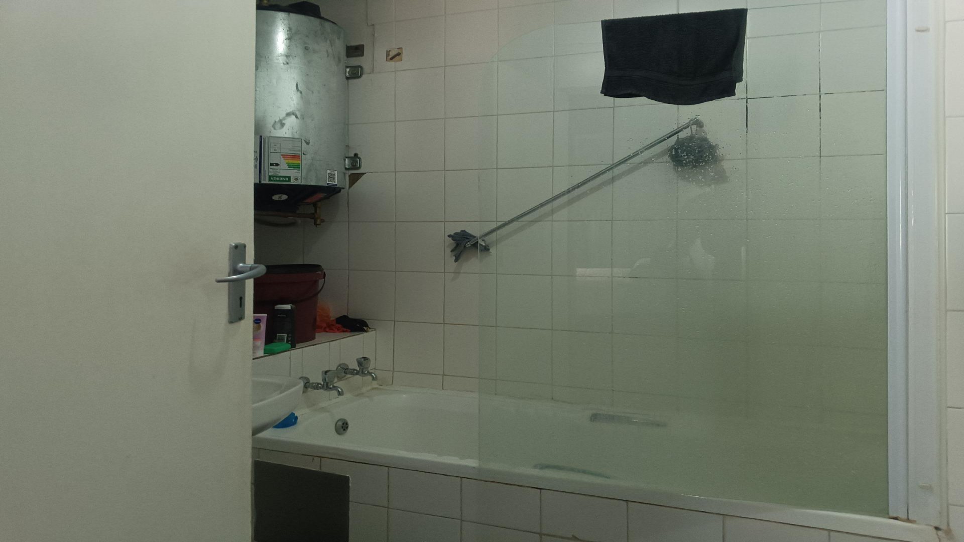 Bathroom 1 - 7 square meters of property in Halfway Gardens