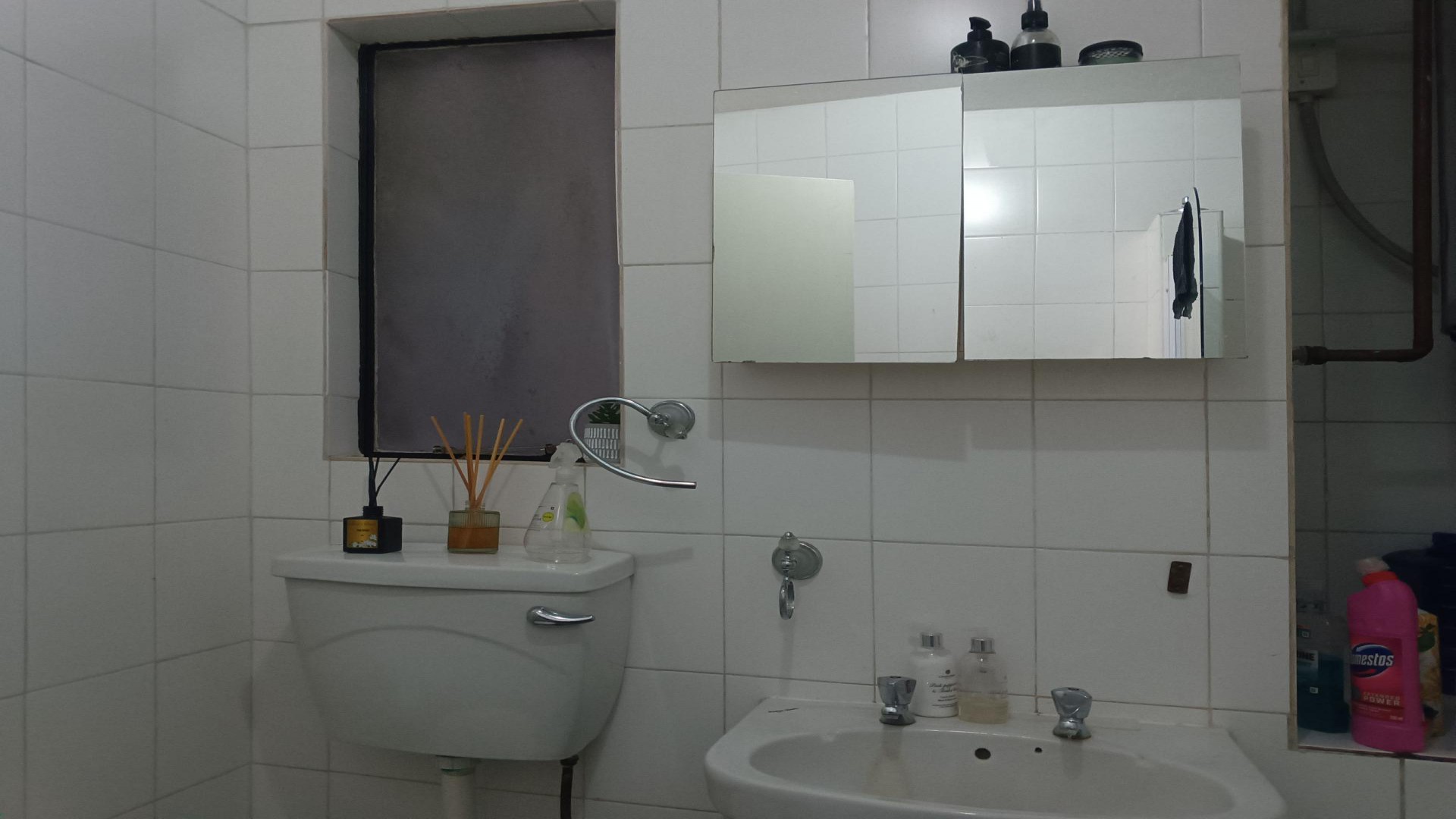 Bathroom 1 - 7 square meters of property in Halfway Gardens