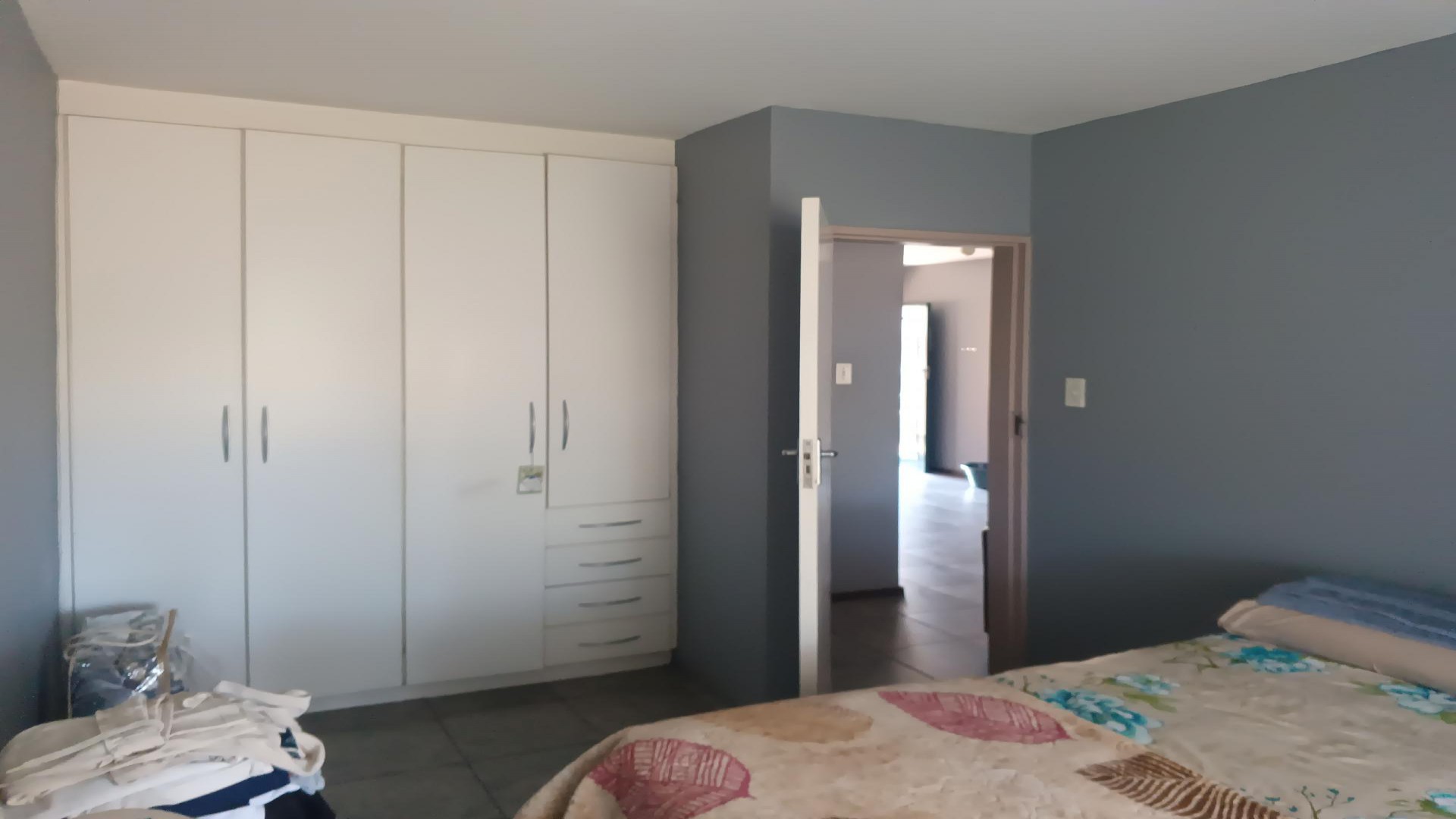 Bed Room 1 - 15 square meters of property in Halfway Gardens