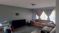 Lounges - 18 square meters of property in Halfway Gardens