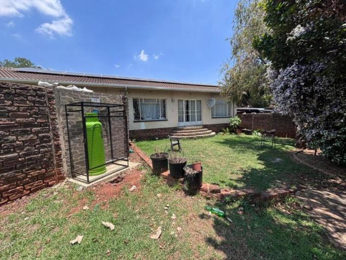 4 Bedroom House for Sale For Sale in Windsor - MR660175