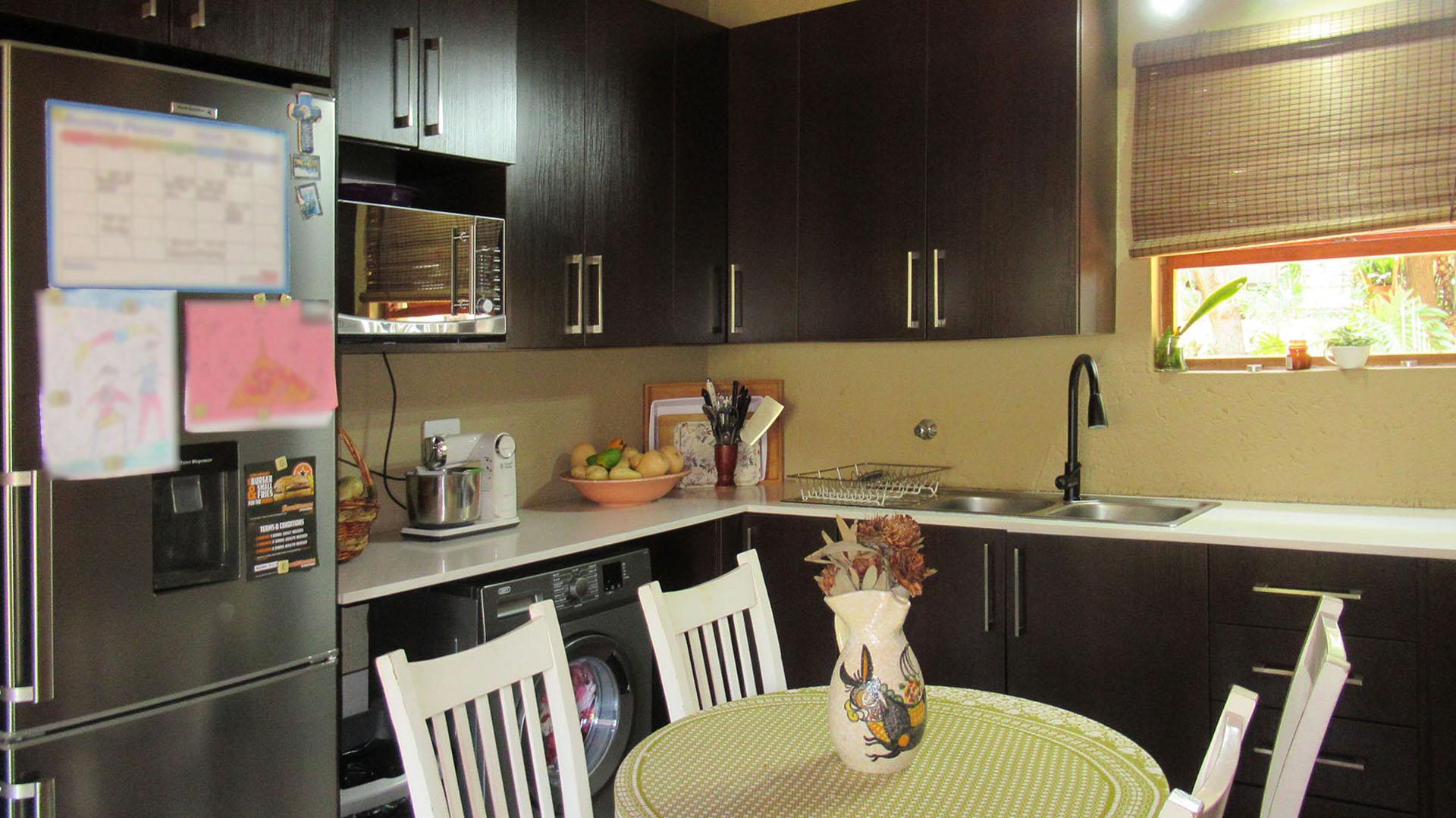 Kitchen - 5 square meters of property in Sharonlea