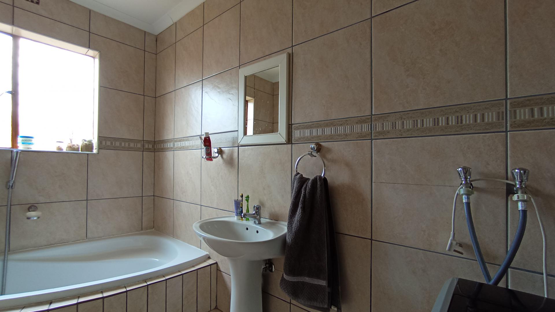 Bathroom 1 - 9 square meters of property in Riverlea - JHB
