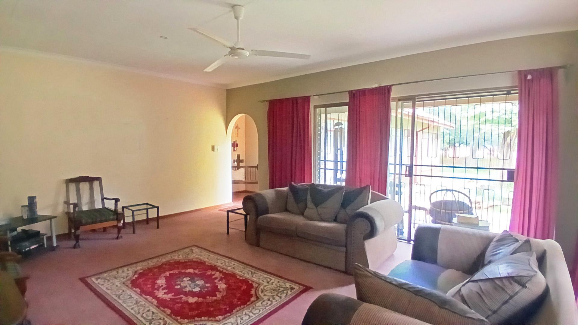 Lounges of property in Carletonville