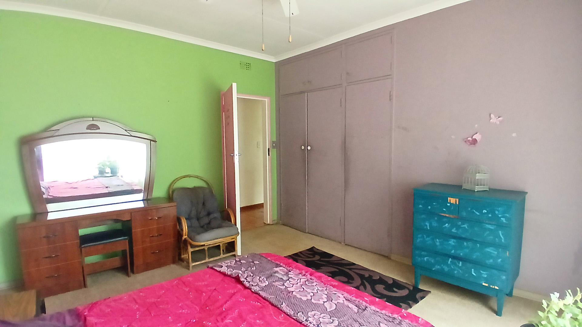 Bed Room 1 of property in Carletonville