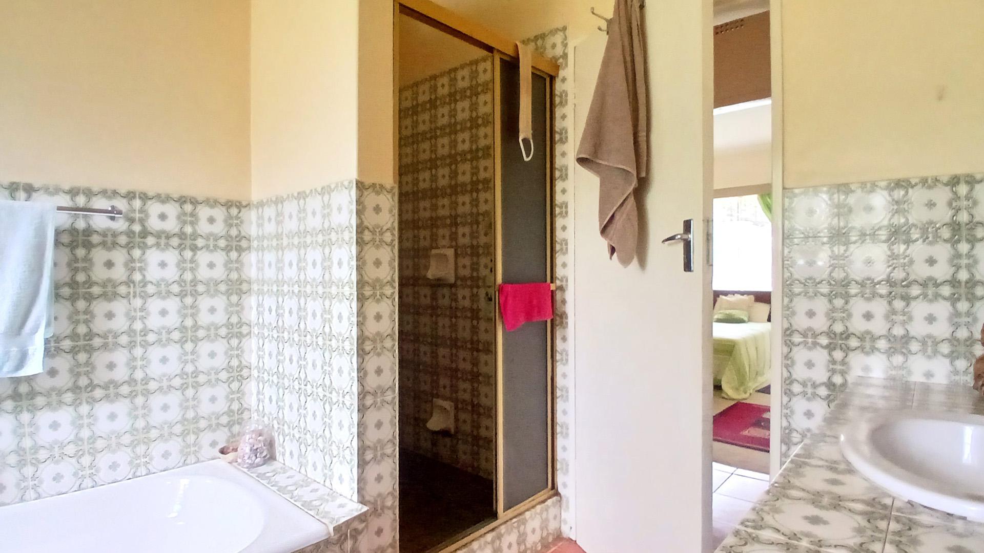 Bathroom 1 of property in Carletonville