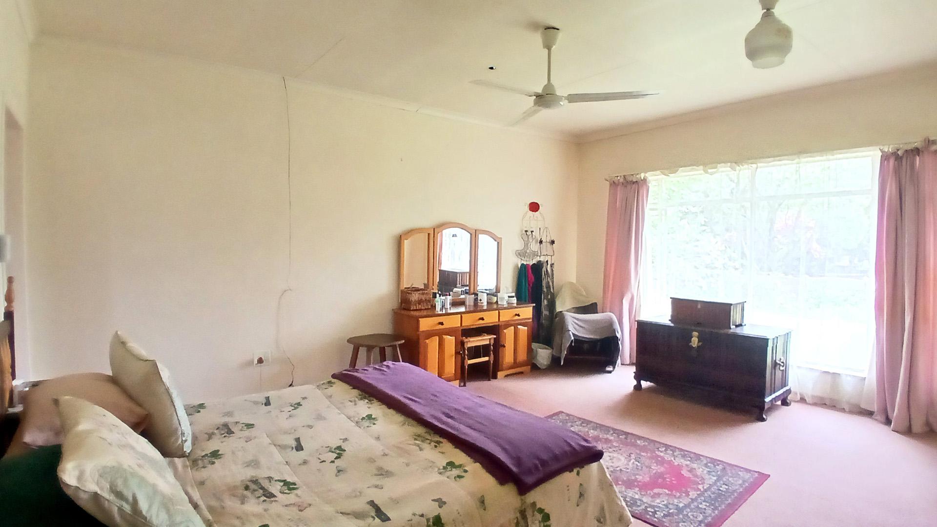 Main Bedroom of property in Carletonville