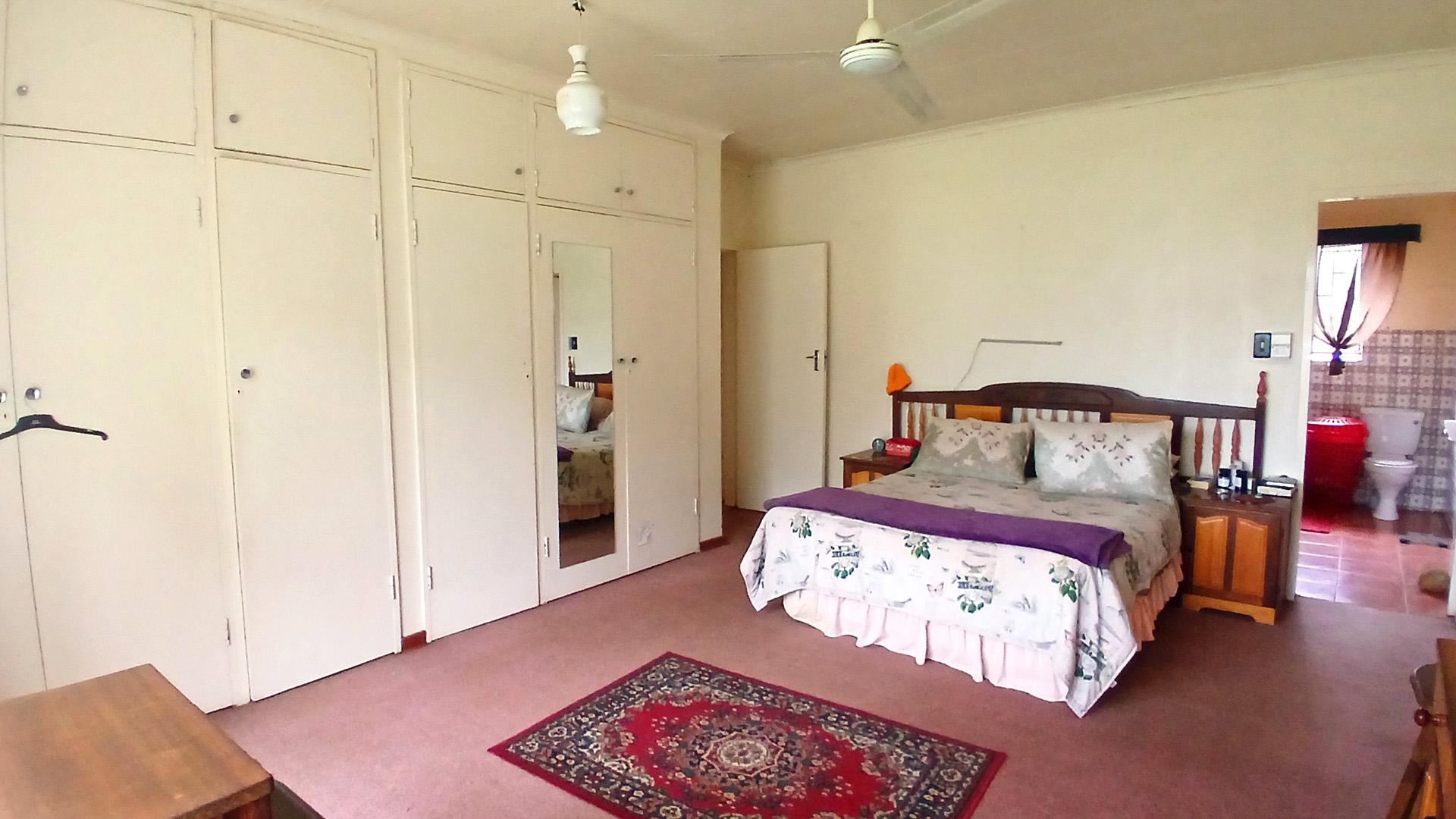 Main Bedroom of property in Carletonville