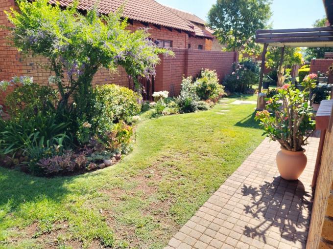 2 Bedroom Simplex for Sale For Sale in Willow Park Manor - MR660433