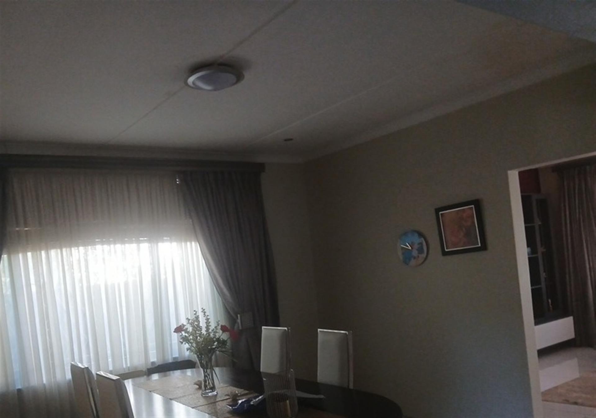 Dining Room of property in Montrose