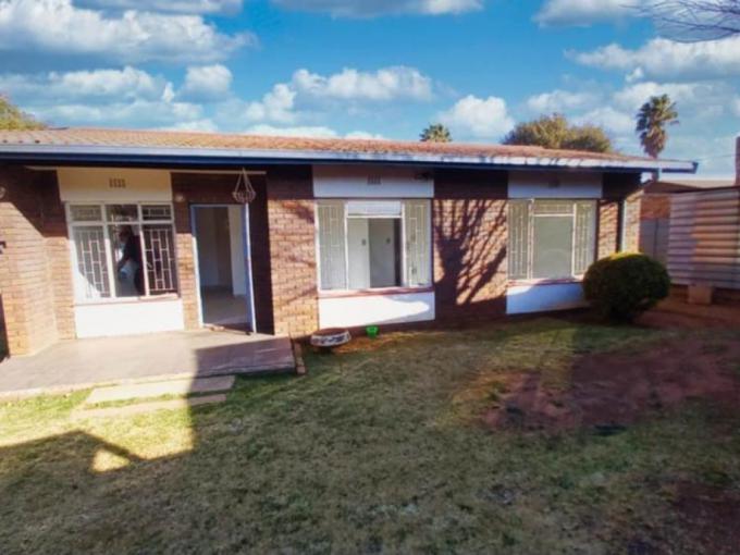 2 Bedroom House for Sale For Sale in Van Dykpark - MR660531