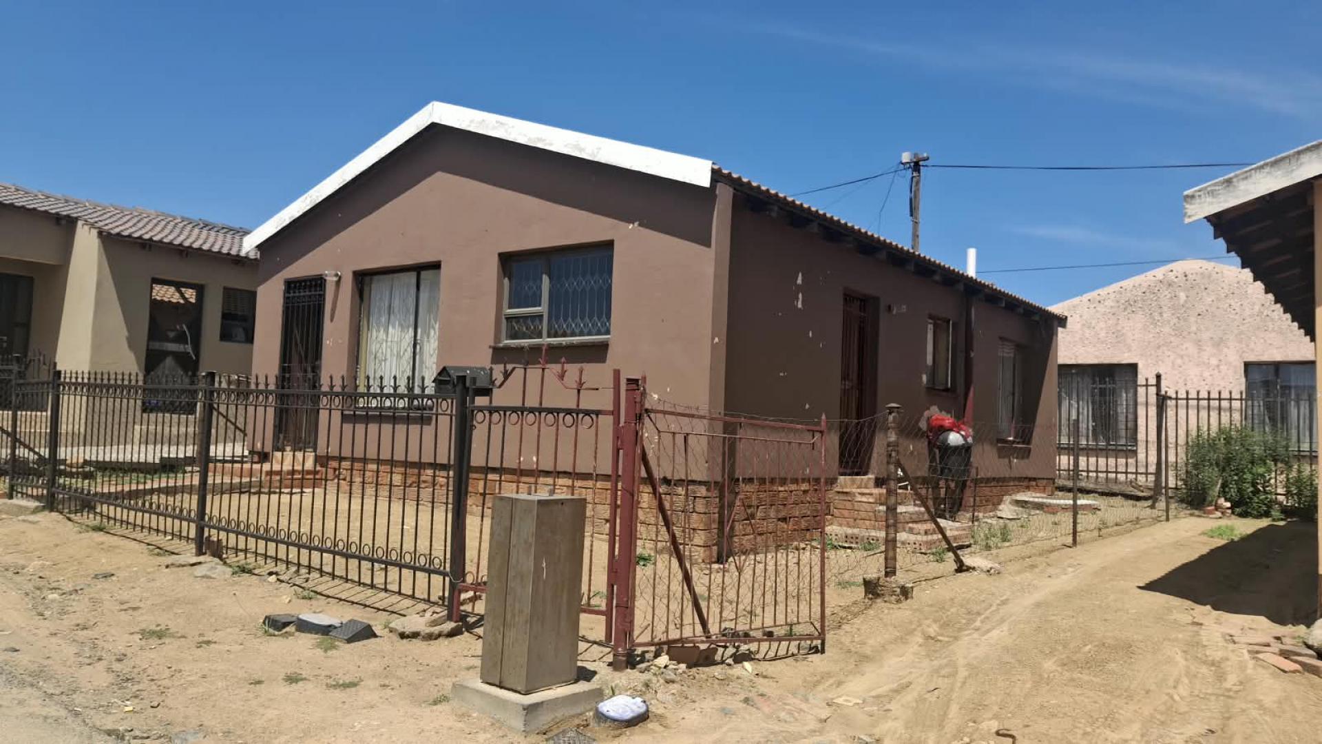 Front View of property in Mangaung