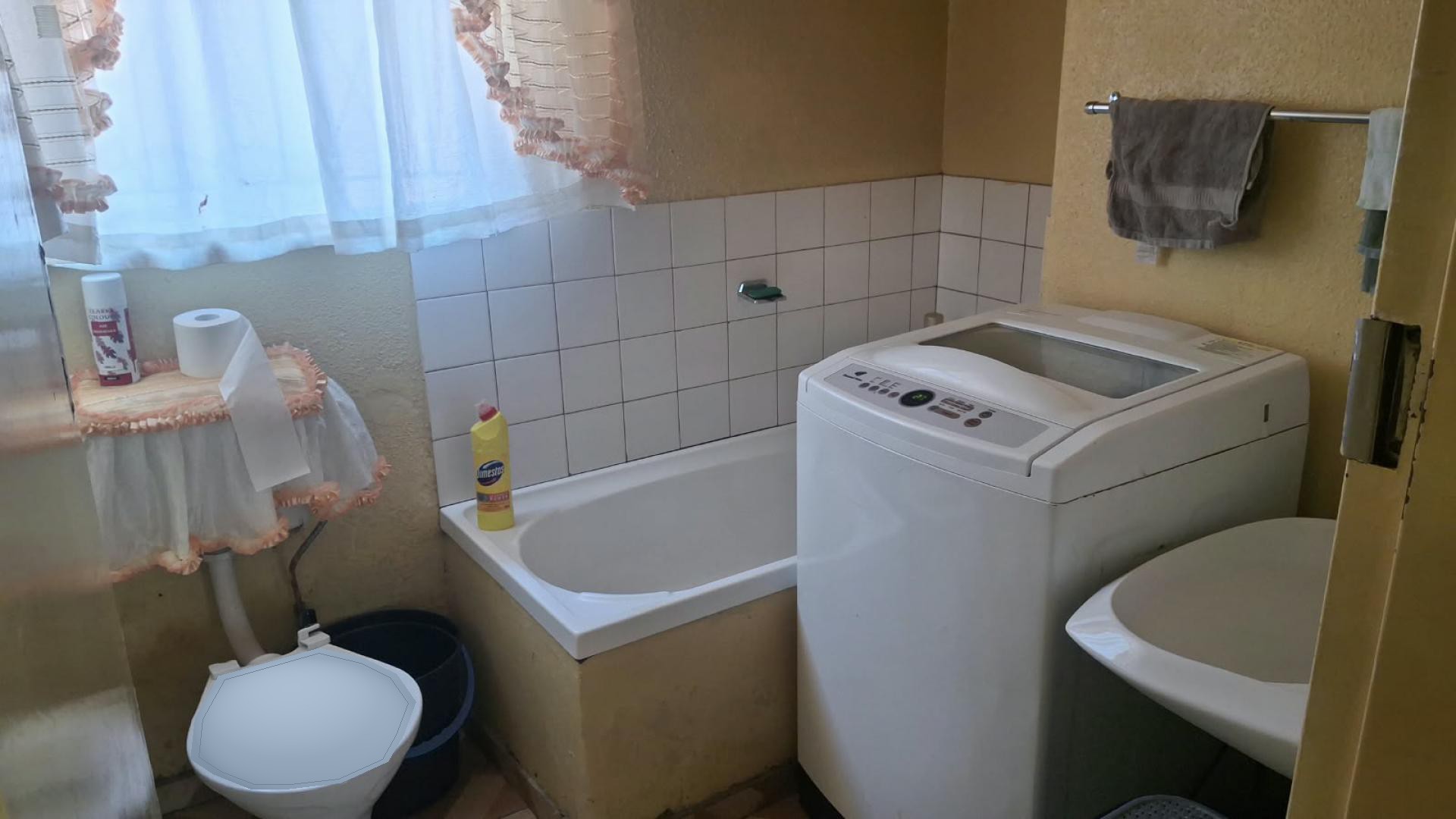 Bathroom 1 of property in Mangaung