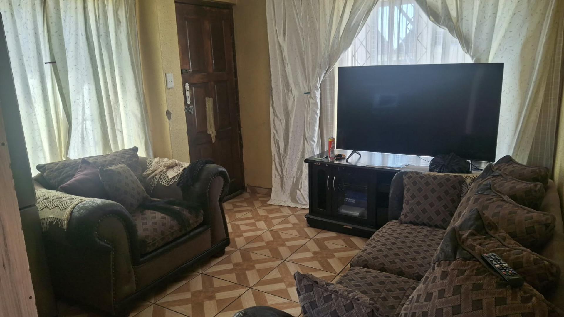 Lounges of property in Mangaung