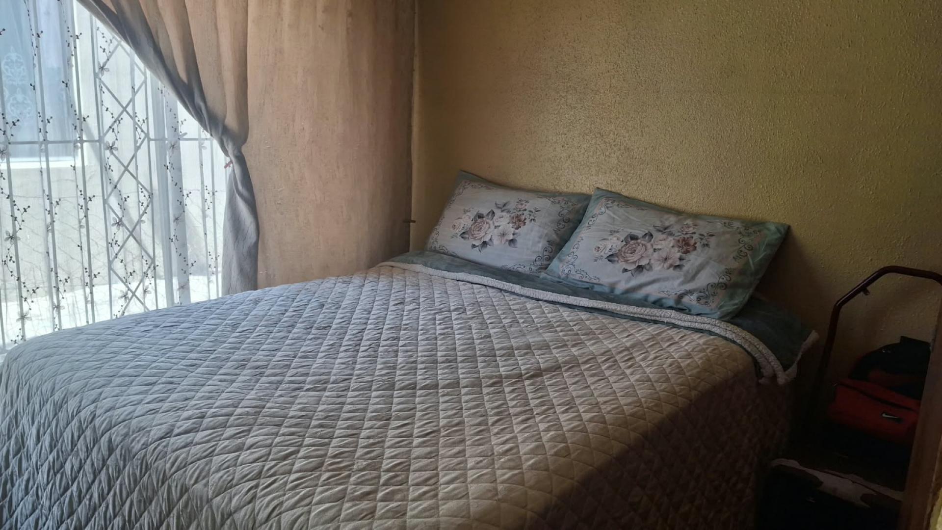 Bed Room 1 of property in Mangaung