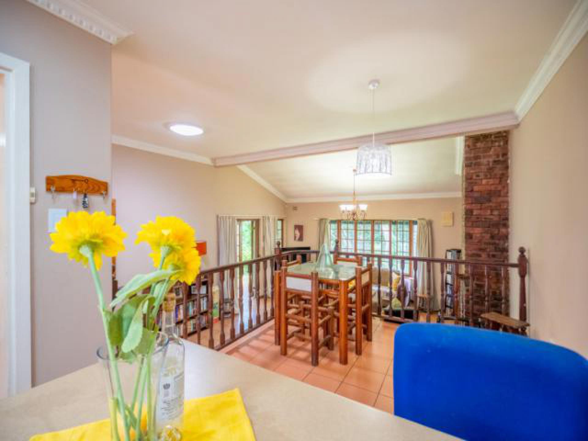 Dining Room of property in Kloof 