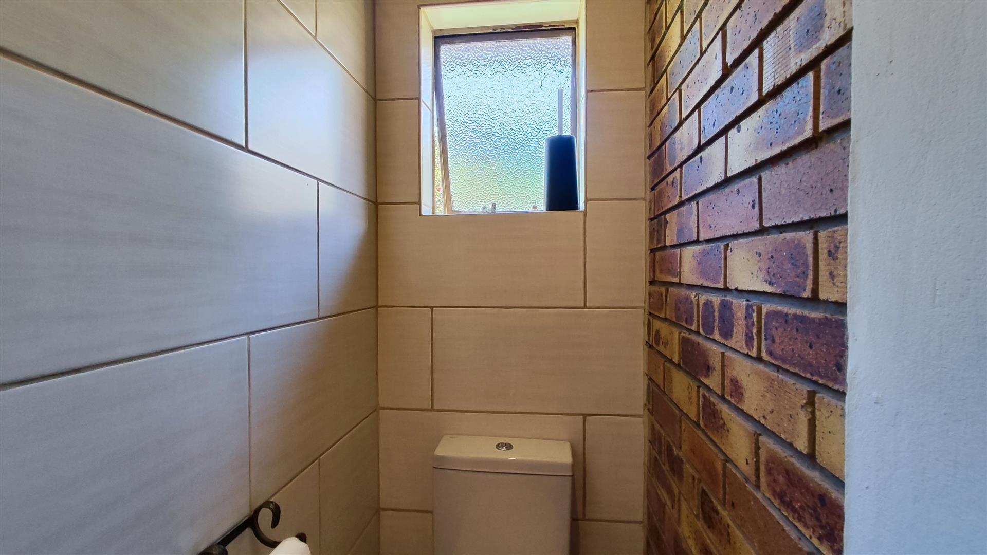 Main Bathroom - 11 square meters of property in Ferryvale