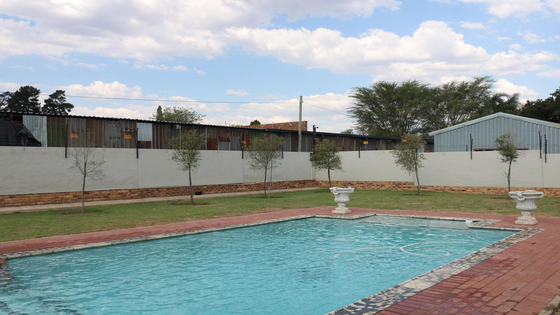 Swimming Pool of property in Benoni