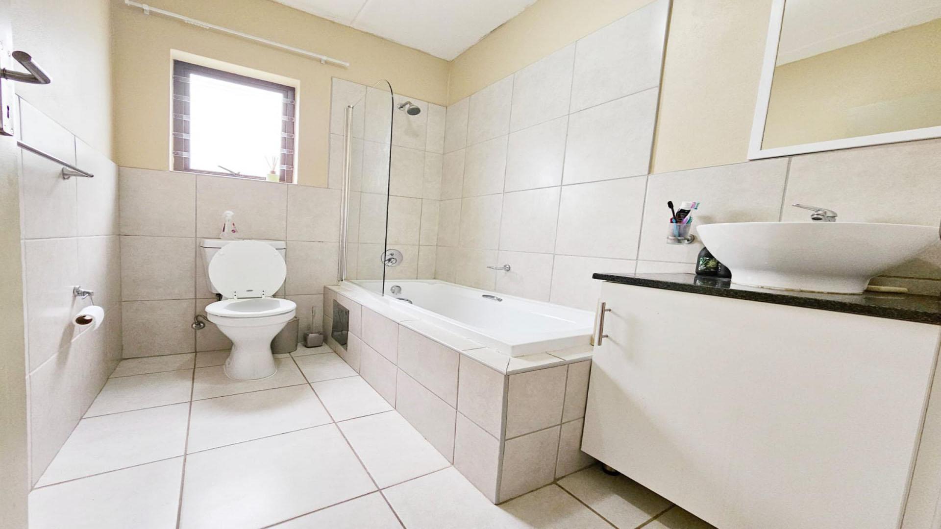 Bathroom 1 of property in Benoni