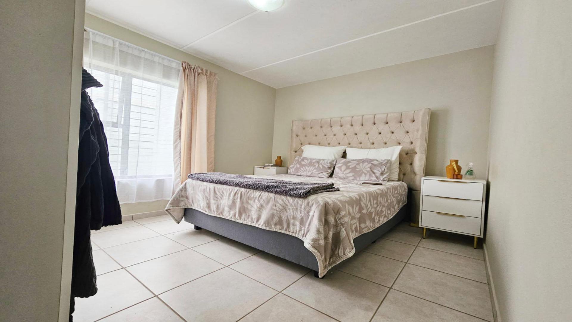Main Bedroom of property in Benoni