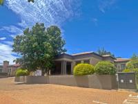 3 Bedroom 2 Bathroom Simplex for Sale for sale in Pentagon Park 