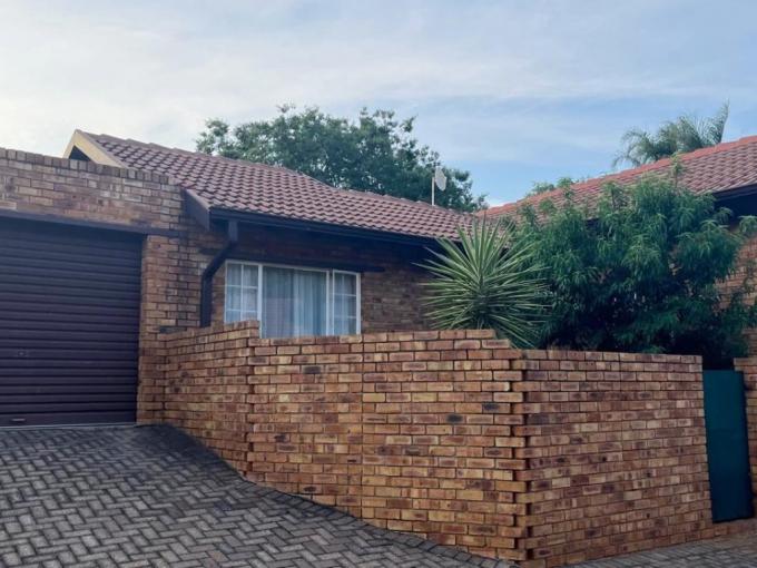 3 Bedroom Simplex for Sale For Sale in Safarituine - MR660845