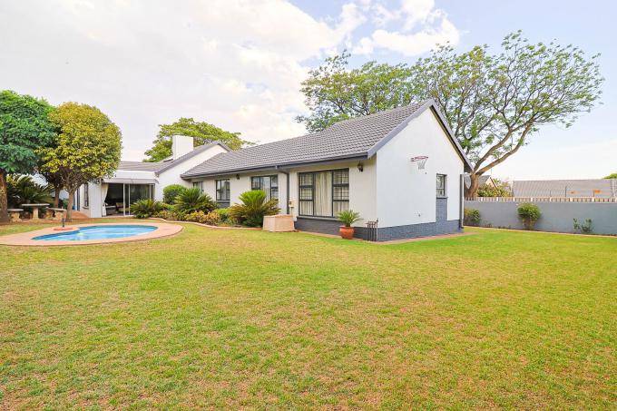 4 Bedroom House for Sale For Sale in Randhart - MR660861