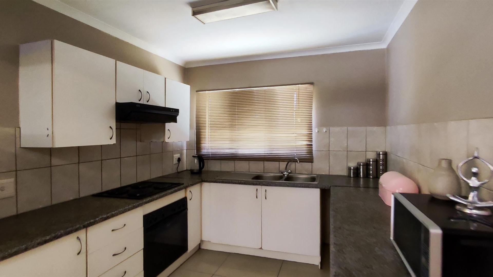 Kitchen - 8 square meters of property in Sylviavale AH