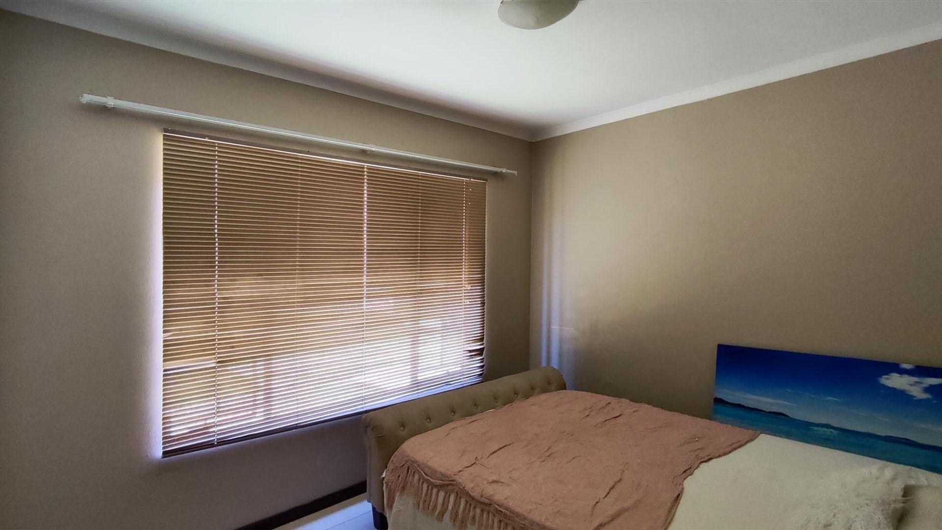 Bed Room 1 - 11 square meters of property in Sylviavale AH