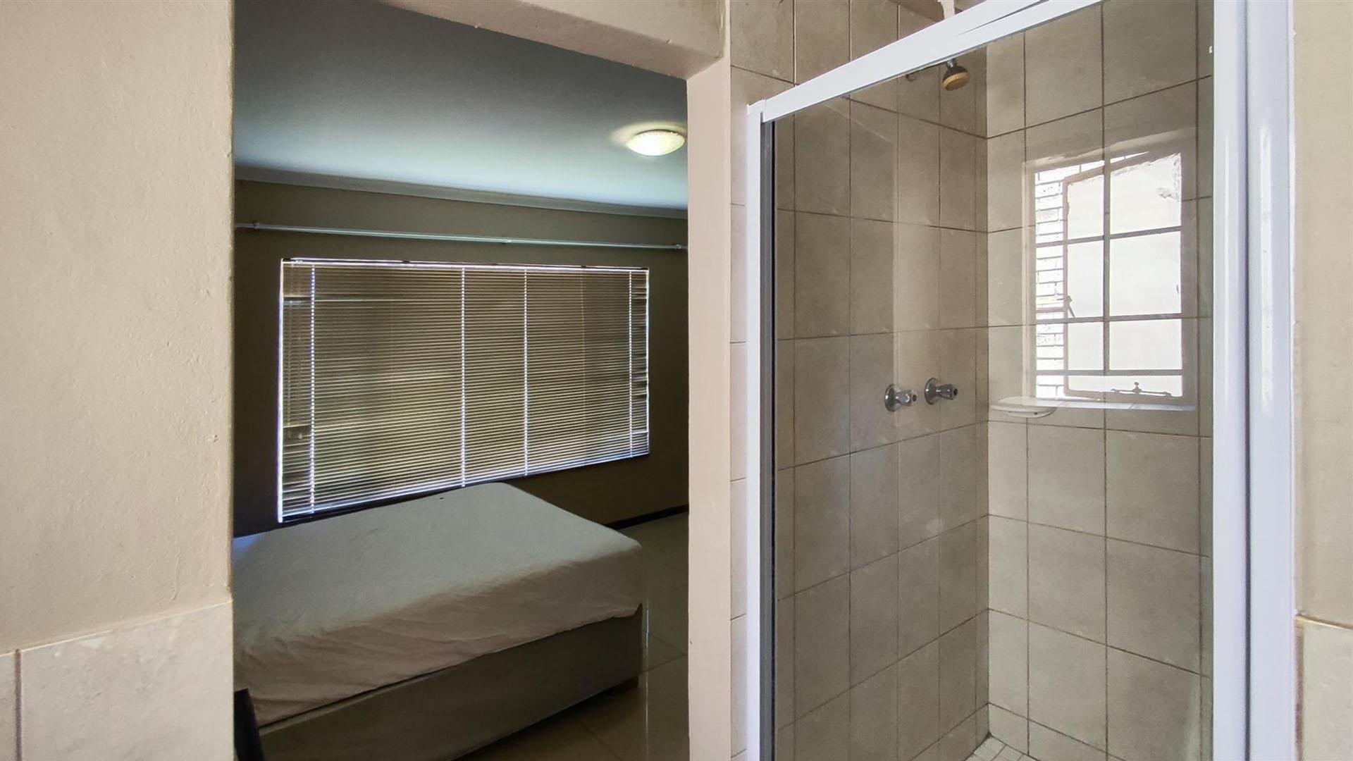 Main Bathroom - 4 square meters of property in Sylviavale AH