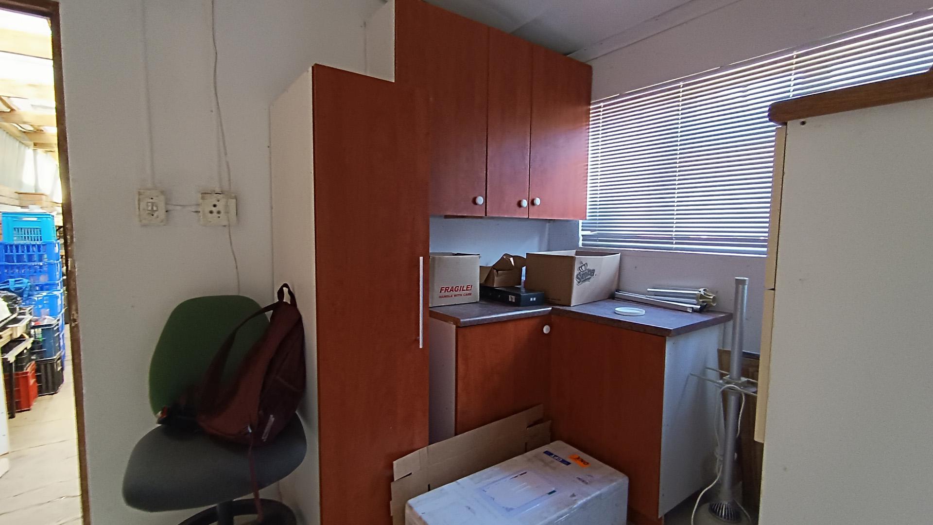 Staff Room - 8 square meters of property in Zeekoei Vlei