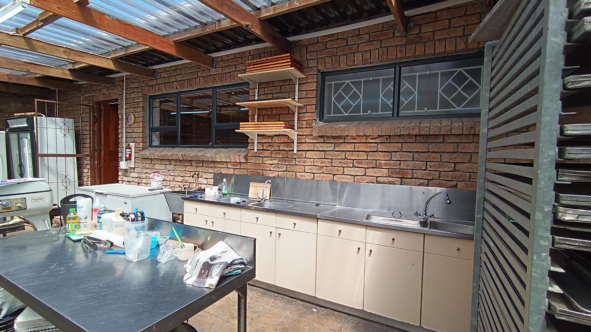 Scullery of property in Zeekoei Vlei