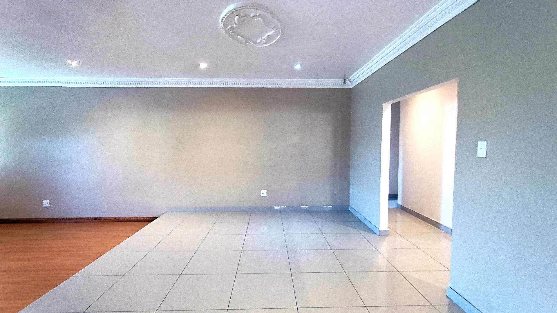 Dining Room - 18 square meters of property in Zeekoei Vlei