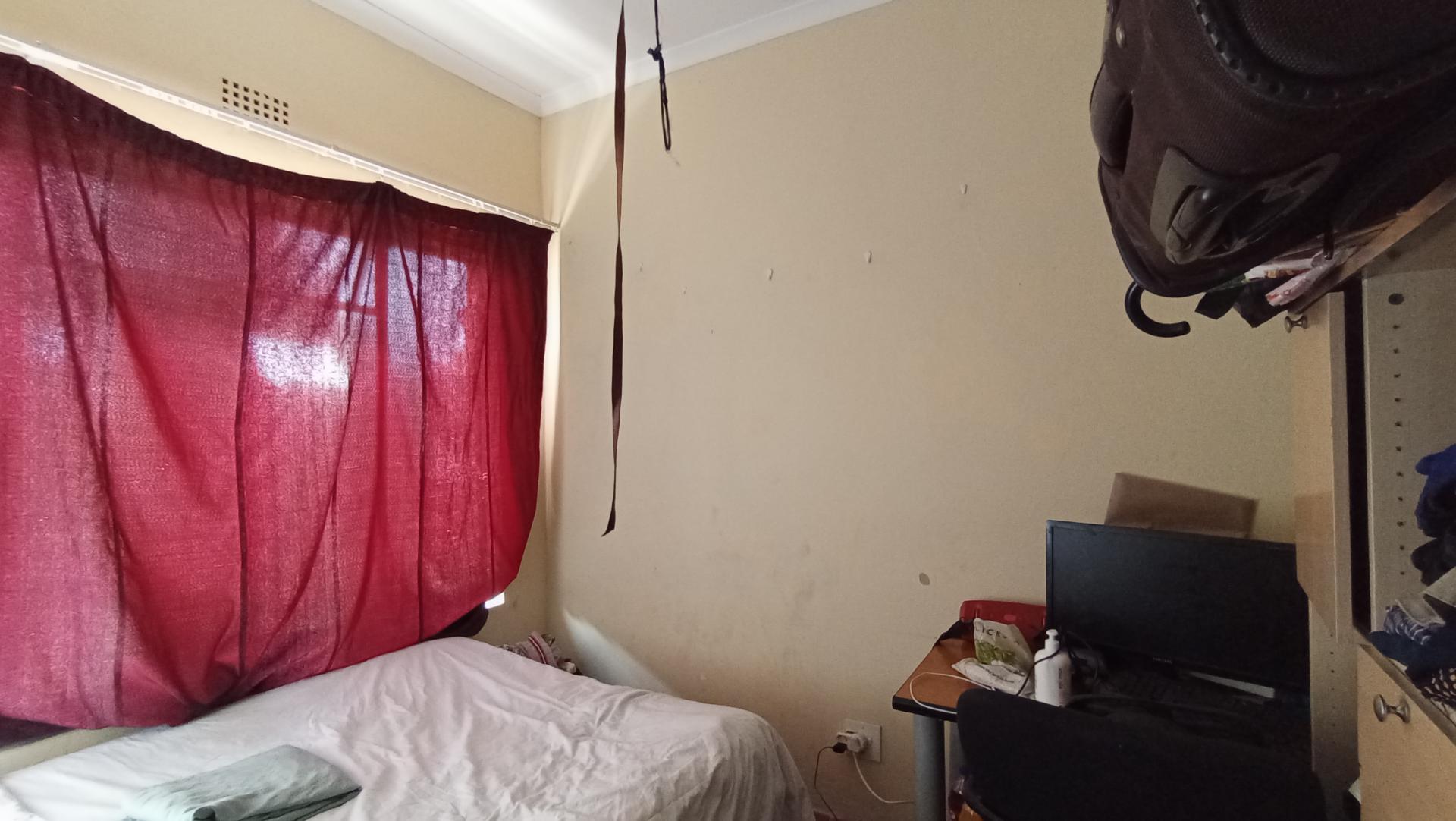 Bed Room 1 - 51 square meters of property in Sydenham - JHB