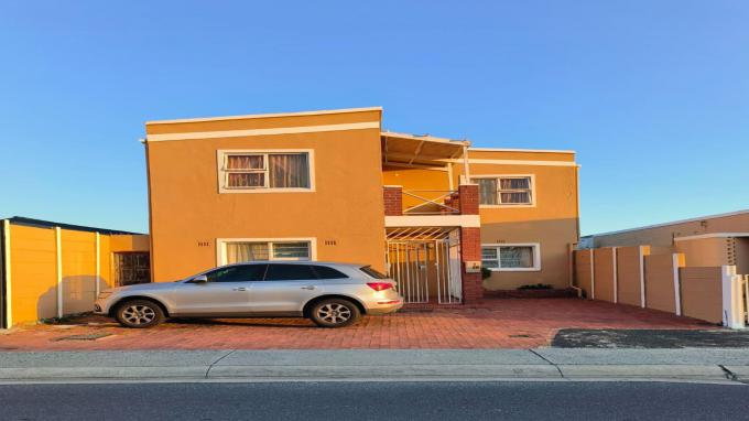 5 Bedroom Freehold Residence for Sale For Sale in Strandfontein - Home Sell - MR660878