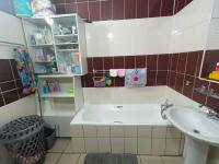 Bathroom 1 of property in Strandfontein