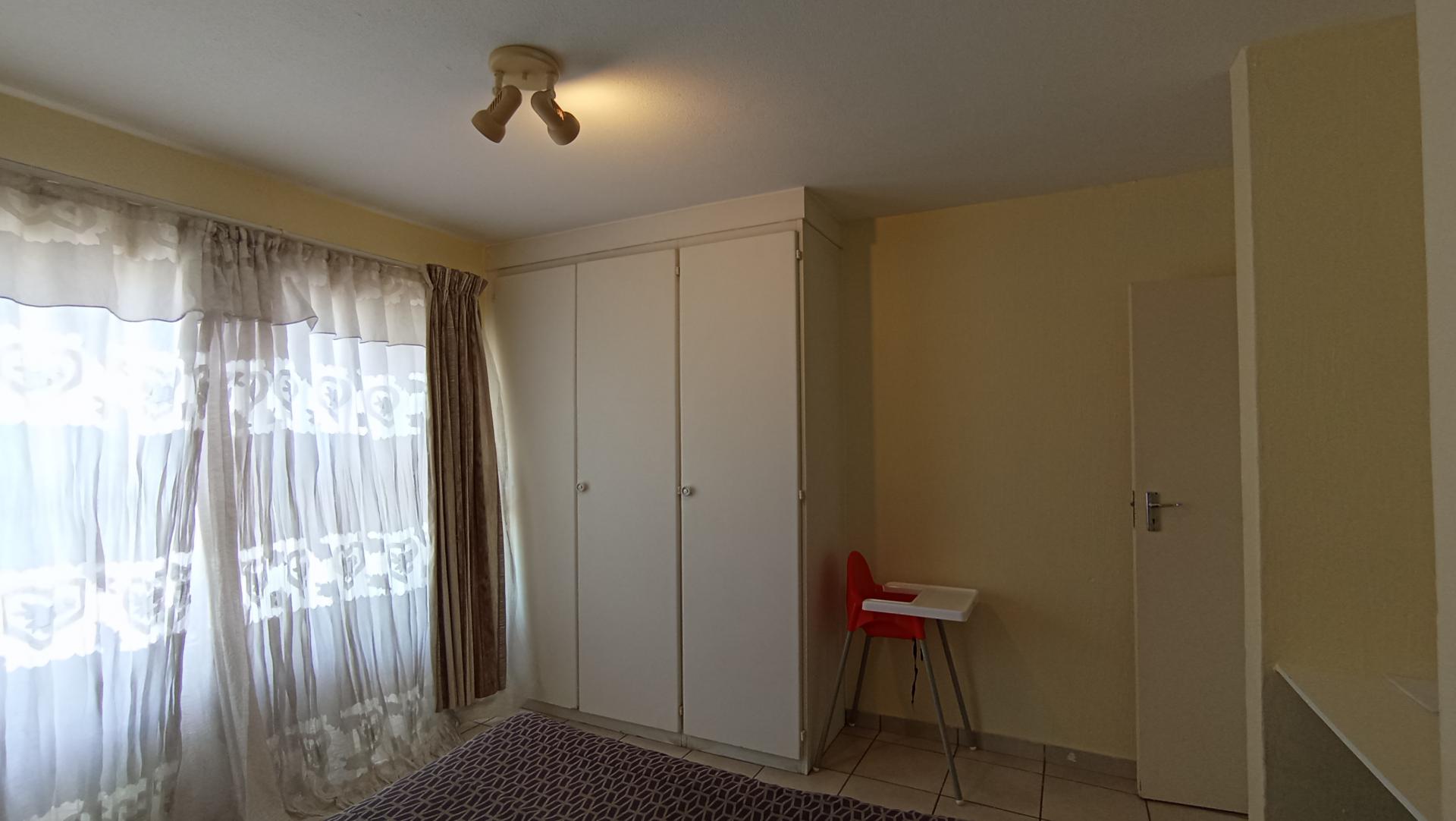 Bed Room 1 - 16 square meters of property in Discovery