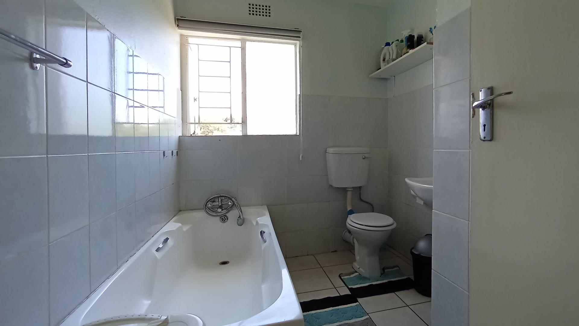 Bathroom 1 - 5 square meters of property in Discovery