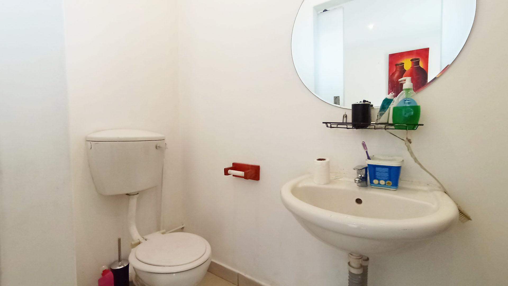 Bathroom 2 - 9 square meters of property in Umgeni Park