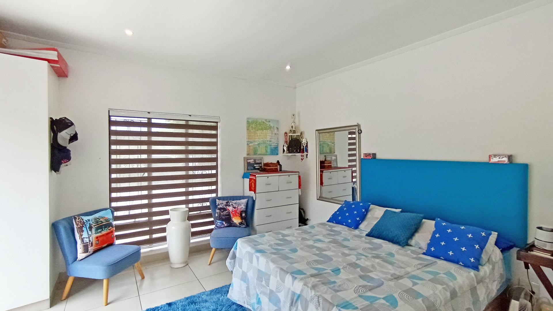 Bed Room 1 - 22 square meters of property in Umgeni Park