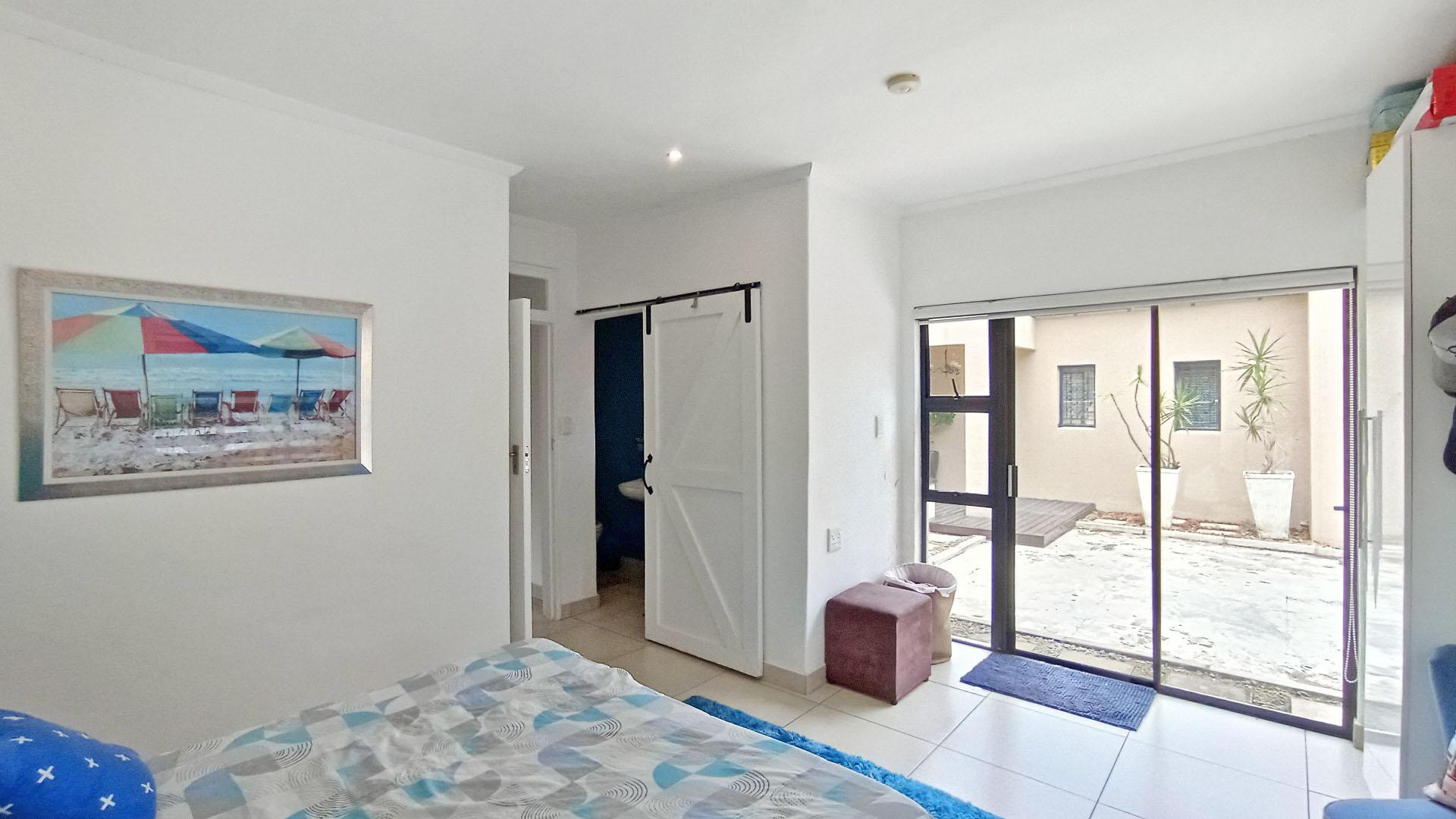 Bed Room 1 - 22 square meters of property in Umgeni Park